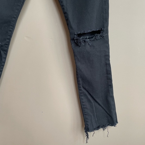 Levi’s Wedgie Skinny Distressed Raw Hem Jeans in Black Size 27 - Picture 3 of 9